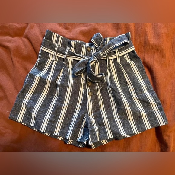 Abercrombie Linen Short - Picture 2 of 4